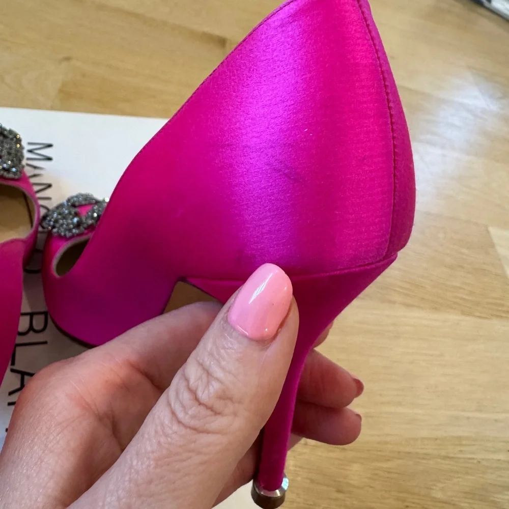 Manolo Blahnik Hangisi Silk Pumps size 36 - Picture 6 of 16